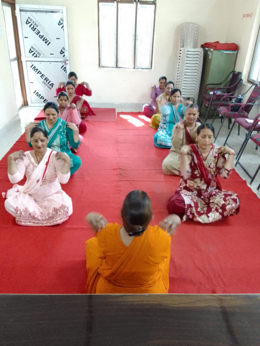 IndiraFellowHP's tweet photo. "On Yoga Day, choose wellness, embrace balance, and awaken the strength within."🧘‍♀️
#YogaCelebration #YOGAFORHEART #yoga #himachal 
@shaktiabhiyan_ https://t.co/uA9rd6Vimn