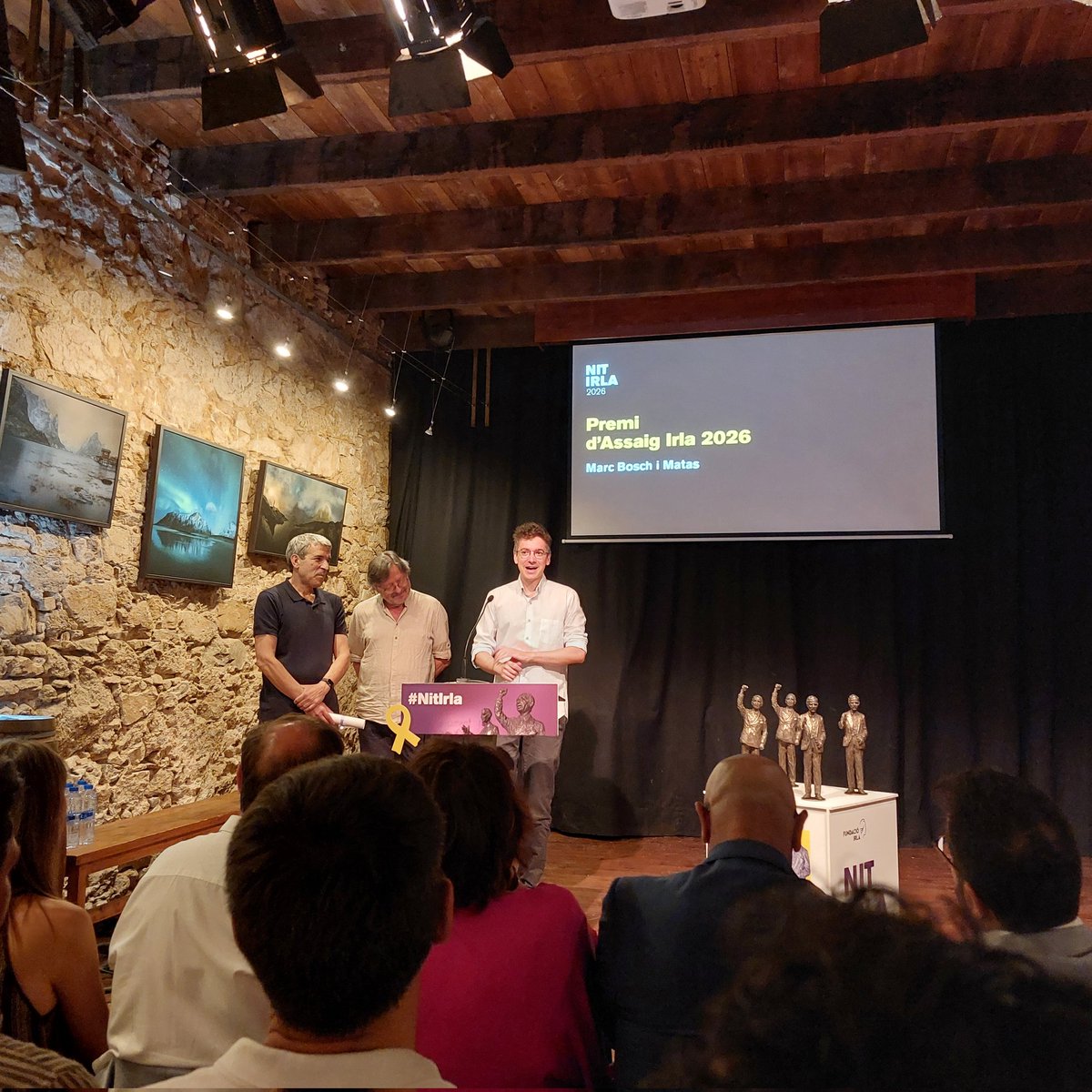 PauVilassar's tweet photo. Una #NirIrla2026 especial, a la Casa Irla, en commemoració dels 150è aniversari del president exiliat. Premi d'assaig sobre el rendisme i l'habitatge del @Mboschm, reconeixement a @quimnadal, @LaBressola, Marta Pujol i Associació Dones de la Mar. https://t.co/Jujmvw9Jpf