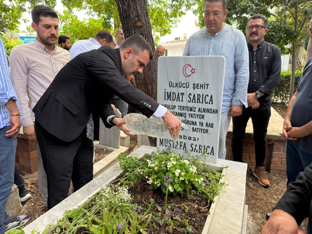 omerfarukyildrm's tweet photo. Ülkü Ocakları Antalya İl Başkanlığı olarak, Ülkücü Şehidimiz İmdat Sarıca ağabeyimizi kabri başında dualarla andık. 

Aziz şehidimizin hatırasını yaşatmak ve kendisine olan vefa borcumuzu ifade etmek adına gerçekleştirdiğimiz ziyaretin ardından Ocağımızın önünde lokma ikramında bulunduk.

Aziz ruhu şad, mekânı cennet olsun. Allah tüm şehitlerimizden razı olsun.

@ayyildirim1
@AntalyaOcak