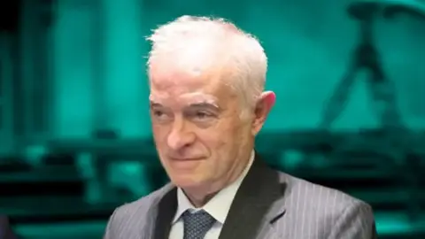 pegasusQ2004's tweet photo. A tomar por culo, Marlaska...

‼️Finalizada sin adopción de acuerdos la reunión extraordinaria de la comisión permanente del Consejo General del Poder Judicial 📷 

No se acuerdan acciones tras la queja del Ministro de Interior ante las afirmaciones de Peinado sobre la Policía.
#yoconpeinado