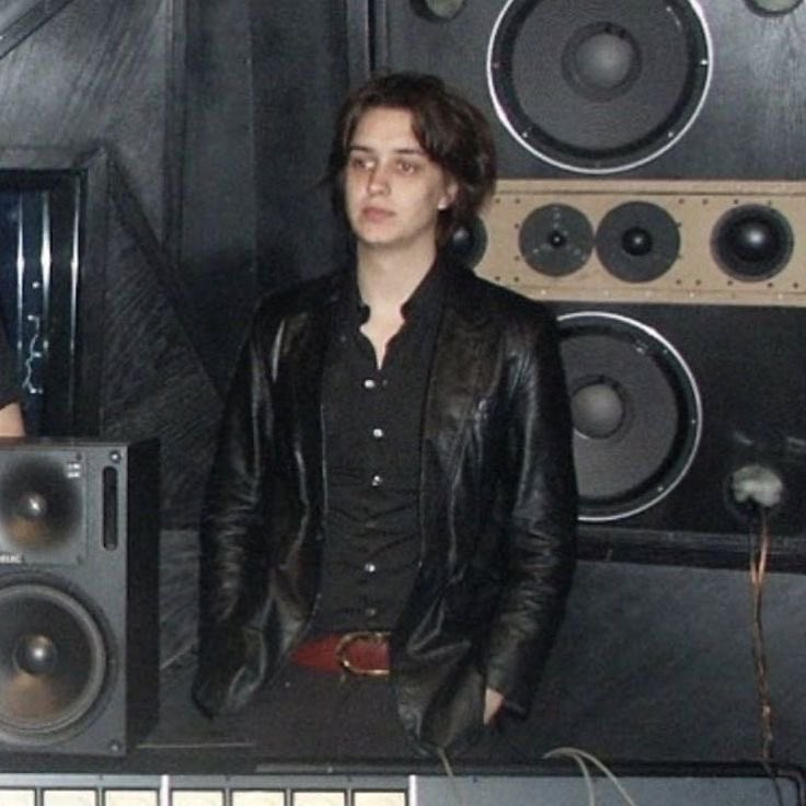 julian casablancas shady facts tweet media