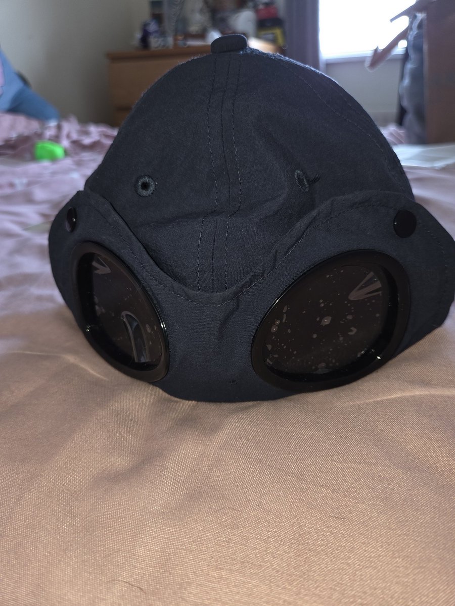 Oppressss's tweet photo. @adiFamily_ CP Comany x Palace Navy Goggle Cap - Size Medium
Worn 2 Times Max, Film Still On Goggles. Can Provide Original Tags Also
CLG On Request

UK/IRE Only
£75 
Thanks For Looking 🙏🏼 https://t.co/DuNxWsKXYZ