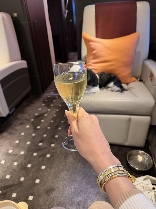 Olivia May ✨ - 2 pic. Been galavanting through Europe! Will be back soon Xx 💋 https://t.co/xCfXnUWtWA