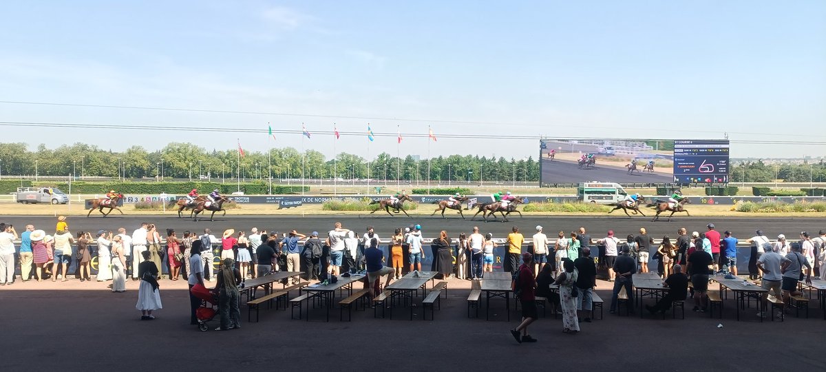 Rem94240's tweet photo. Une journée des champions ensoleillée et très matinale ce matin pour démarrer l'été. @LeTrot @Vincennes_Hippo https://t.co/YxGgFNALzN