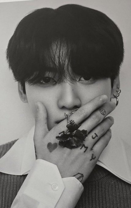 jikook_island's tweet photo. My Jimin, Jimin my, Jimin .... I love his hints 
#jikookIsReal #jikook 🖤🤍 https://t.co/TSL8Gu6Pmy