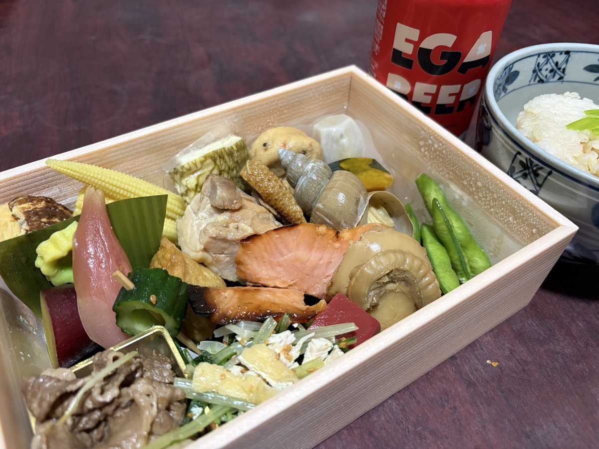 47Kmr's tweet photo. ワールドカップ⚽️デイリーハイライト観ながら #エガビール といただいたお弁当🍱で今日も1日トツカレサマでした https://t.co/EvOZH11bUi