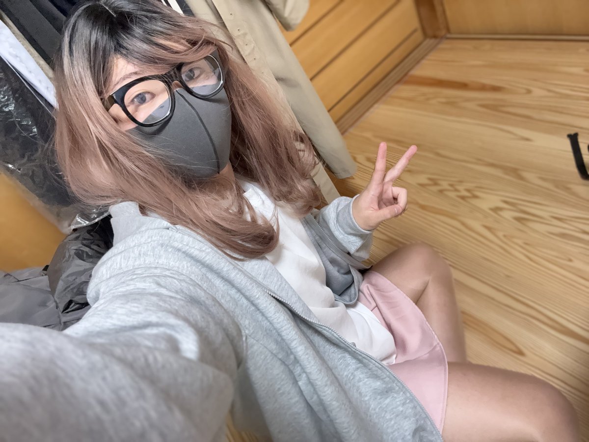 suiren_uraaka's tweet photo. これが目にとまった誰かの性癖を破壊したい!!
みんなメガネお姉さんは好きでしょ？
そう、その好きという気持ちをもとに、自分がそうなればいいんだよ!!
(俺指ゴツいな…)
#男の娘　#女装　#メガネっ子 https://t.co/u8XS57gTaA