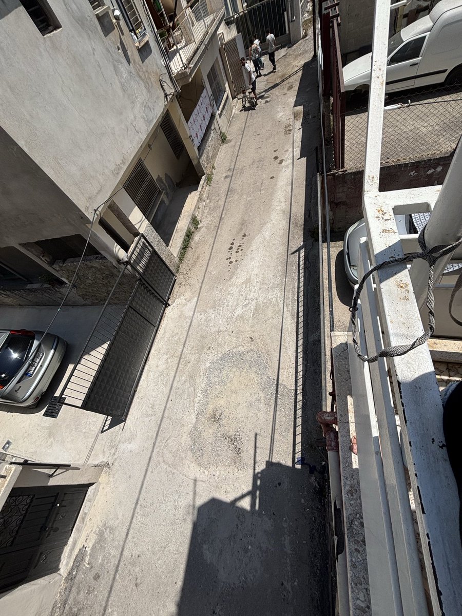 kdkirik's tweet photo. Sayın @SeyhanBelediye @Adana_Bld @csbgovtr yeşilyurt mahallesi 70552 bu sokakta olduğu gibi logarlar dolu ve evlere pis su basıyor.yolun kazılıp hattın tamamen değişmesi lazım.Muhtarlığa ve askiye mahallece dilekçe verdik.aski dilekçe numaramız;30883.1 katlar tamamen rezil!!! https://t.co/5uCPmNqe4G