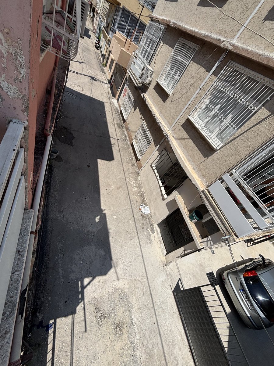 kdkirik's tweet photo. Sayın @SeyhanBelediye @Adana_Bld @csbgovtr yeşilyurt mahallesi 70552 bu sokakta olduğu gibi logarlar dolu ve evlere pis su basıyor.yolun kazılıp hattın tamamen değişmesi lazım.Muhtarlığa ve askiye mahallece dilekçe verdik.aski dilekçe numaramız;30883.1 katlar tamamen rezil!!! https://t.co/5uCPmNqe4G