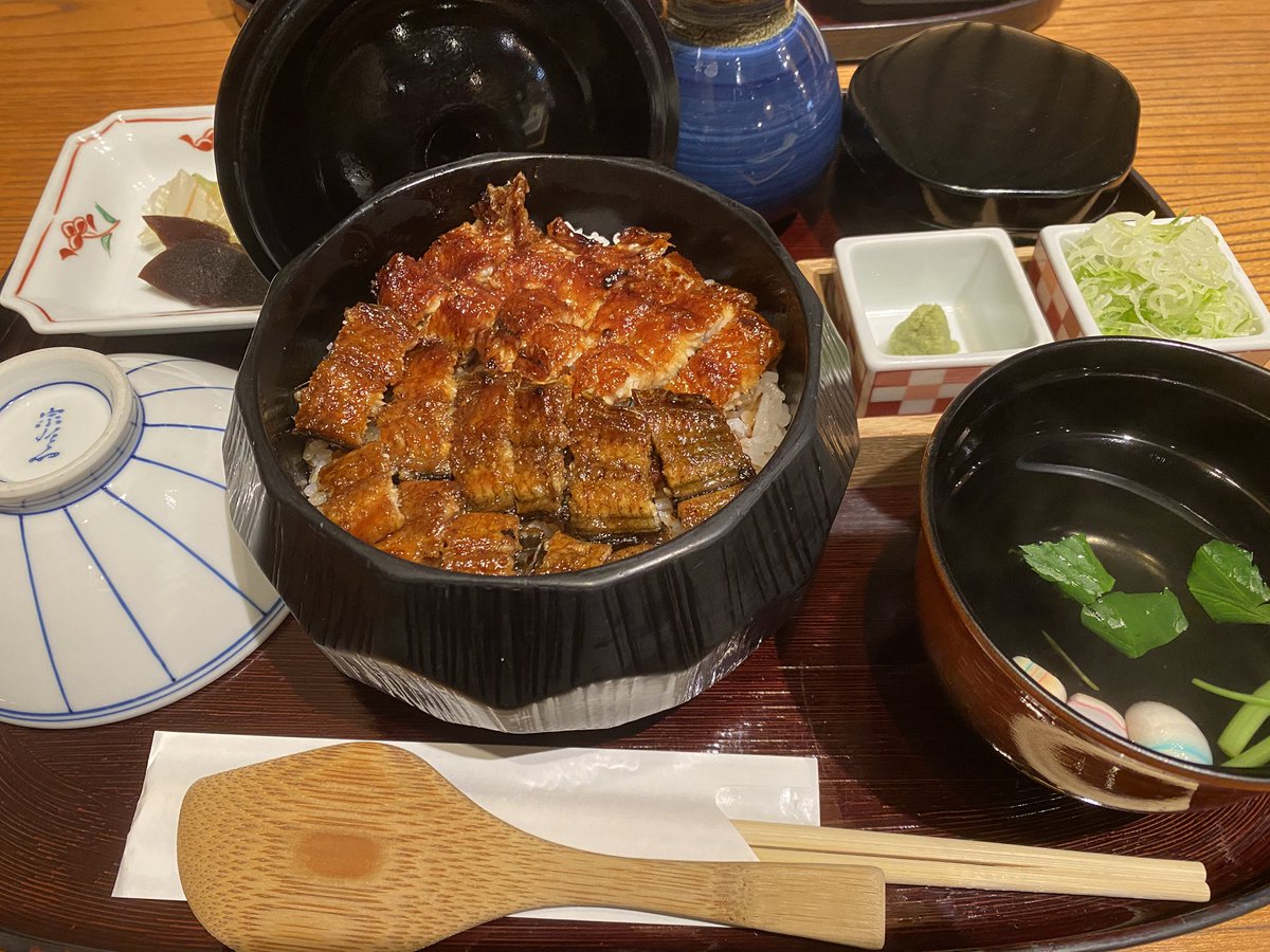 warawa_C's tweet photo. 名古屋城と金シャチ横丁行ってきた〜めちゃ楽しかったしご飯スイーツ美味しかった！満足！！！ https://t.co/x1KyJsIxpn