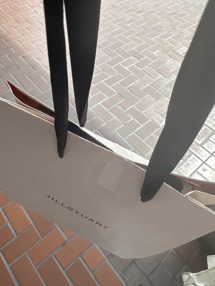 oolily1234's tweet photo. まつパ行ってランチして、コスメ買ってガチャもできたしいい休日だった🥺🤍
モリゾーとキッコロ懐かしい…笑
明日からまたお仕事がんばろ✊🏻✨ https://t.co/GKeAsi9uHP