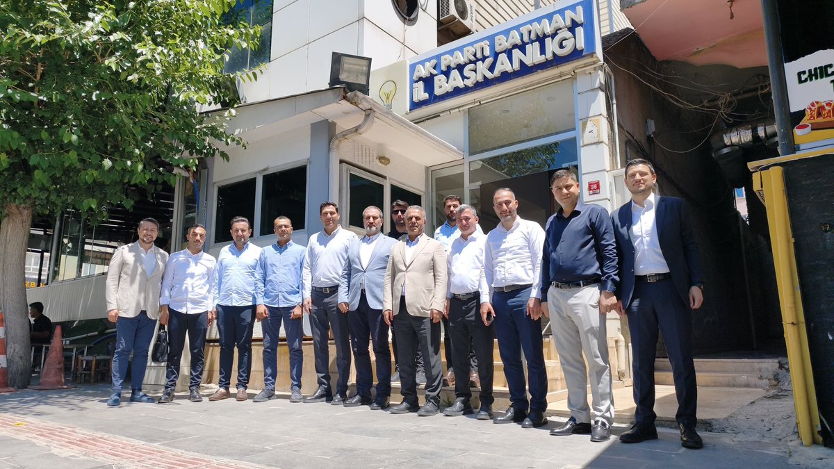 72akpartibatman's tweet photo. 📍AK Parti Batman İl Başkanlığı

Genel Başkan Yardımcımız, AR-GE ve Eğitim Başkanımız Sayın Mustafa Şen, İl Başkanlığımızı ziyaret etti.

Sayın Mustafa Şen; İl Başkanımız Sayın Hüseyin Şansi, il yönetim kurulumuz, kadın ve gençlik kollarımız ile teşkilat mensuplarımız tarafından karşılandı.

Ziyaret kapsamında teşkilat çalışmalarımız, AR-GE ve eğitim faaliyetlerimiz ile Türkiye Yüzyılı hedeflerimiz doğrultusunda yürütülen çalışmalar değerlendirilerek istişarelerde bulunuldu.

Nazik ziyaretleri ve kıymetli değerlendirmeleri dolayısıyla Sayın Mustafa Şen’e teşekkür ediyoruz.

#AKParti #AKPartiBatman #TürkiyeYüzyılı

@mustafasenbd @SansiHuseyin @halilozdemir_72 @Akparti
