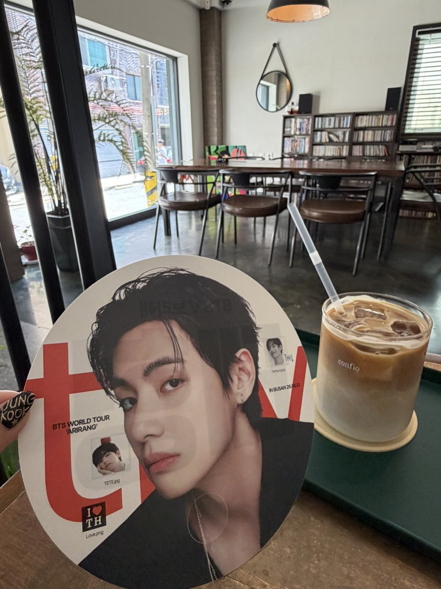 suba518's tweet photo. テテが行った釜山のカフェCONFIO☕️
美味しいコーヒーにゆったりとした店内。
しばらくぼーっとさせてもらってきたよ。
落ち着いた店内にレコードも置いてあって、テテの好きそうなお店だなーって勝手に🐻
#釜山テテ聖地
#CONFIO https://t.co/FLXdEOrBk2