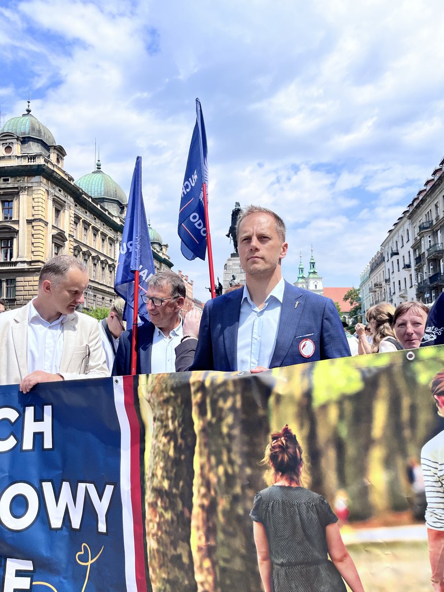 Justyna_Sak's tweet photo. Dziś jesteśmy na XII Marszu dla Życia i Rodziny w Krakowie. Bo życie trzeba chronić, od poczęcia do naturalnej śmierci. https://t.co/XzifWWJysG