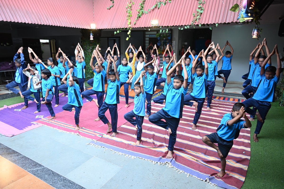 maheshfoundatio's tweet photo. On the occasion of International Yoga Day, the children of Mahesh Foundation enthusiastically participated in a yoga session promoting health, mindfulness, and inner peace. Their energy and dedication reflected the true spirit of yoga, inspiring everyone to embrace a healthy. https://t.co/pRZhI5CtDk