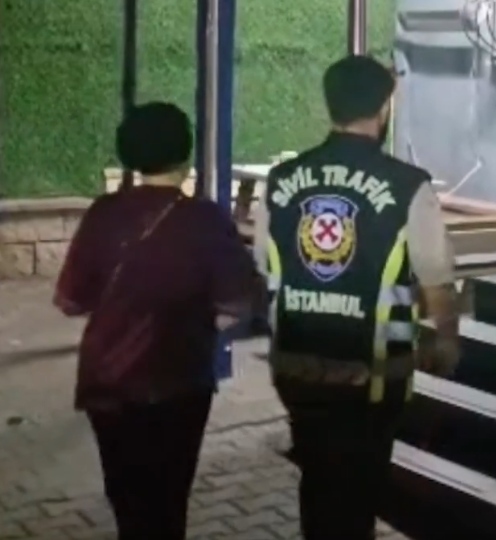 darkwebhaber's tweet photo. Tartıştığı sürücüye küfürler edip saldıran kadına 185.000 TL ceza kesildi. https://t.co/5AXYjljvRL