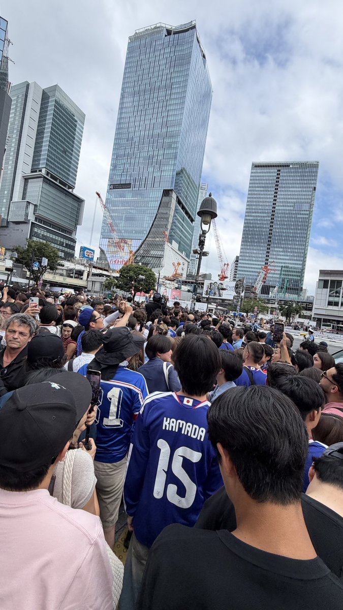 real_darts's tweet photo. バーでW杯観てスクランブル交差点行ってバグース行って最高でした〜 https://t.co/F5LFohZfzl