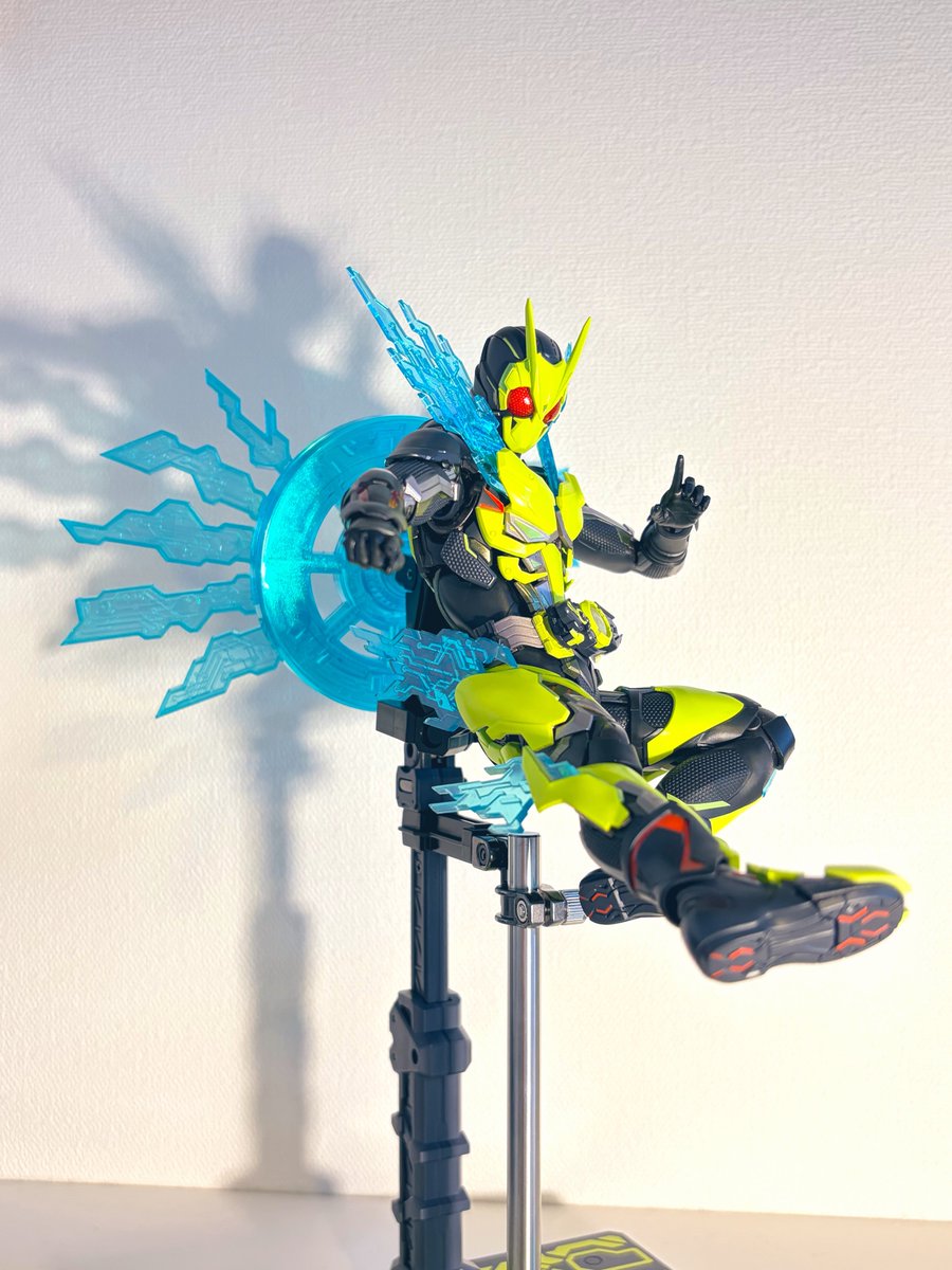 ya_scarpa's tweet photo. METAL BUILD 仮面ライダーゼロワン
2万まで暴落した時にポイントも合わせてさらにお安く入手。当然ですがカッコ良いです。でもやっぱりアクションフィギュアとしては、動かしにくいし気を使う…。
デザインのアレンジもエフェクトも綺麗で良きです。 https://t.co/B1k2BgR6UW