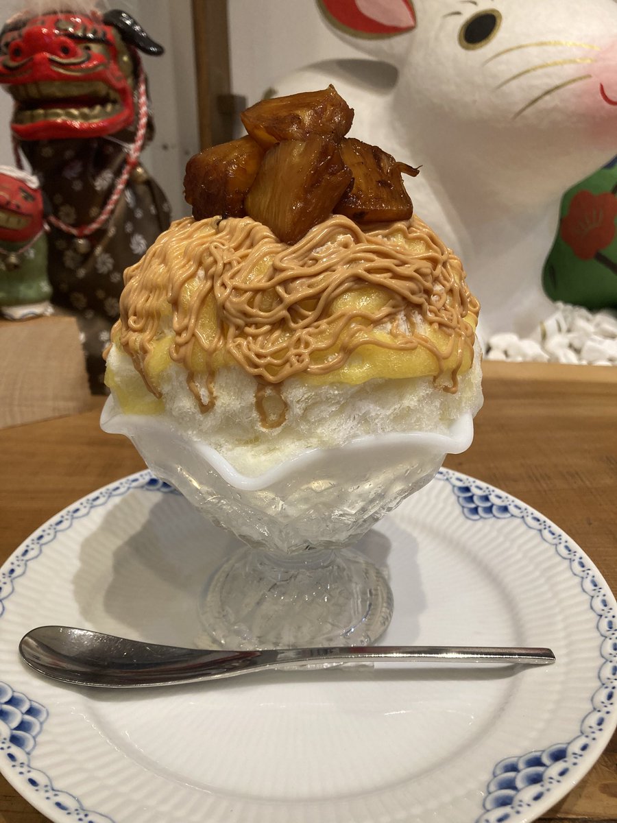 Citrusorange13's tweet photo. 慈げん@埼玉県熊谷市
1杯目　キャラメルミルクに焼パイン
2杯目　プディングにピュアホワイト
2026/06/13、この日は食べたいメニュー複数あって直前まで悩みました。数ある慈げんメニューの中でトップクラスに好きな焼パインにプディングに旬のとうもろこしとか絶対美味しいやつってことで、この二品🌽 https://t.co/EDj23JehIq