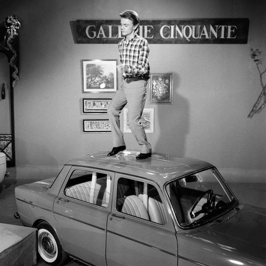YannRobichon's tweet photo. Happy #SimcaSunday / #SundaySimca!
Claude François + Simca 1000.
#Auto #Automobile #Automobiles #Autos #Car #CarHistory #Cars #ClassicCar #ClassicCars #FrenchCar #FrenchCars #Photo #Photographie #Photography #RetroCar #RetroCars #SimcaInEnglish #Simca1000 #VintageCar #VintageCars https://t.co/uU5tP4UdVB