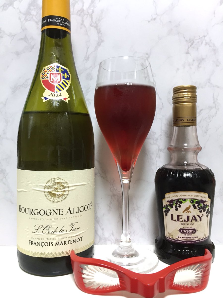 SFRedRedWine's tweet photo. 前回買い忘れてたルジェのクレーム・ド・カシスをゲット。ロピアの激安アリゴテを使って本式のキールを作りました♬

写真の後に作ったカシス薄めの方がいい感じでした😅 https://t.co/XN1awhCQfL