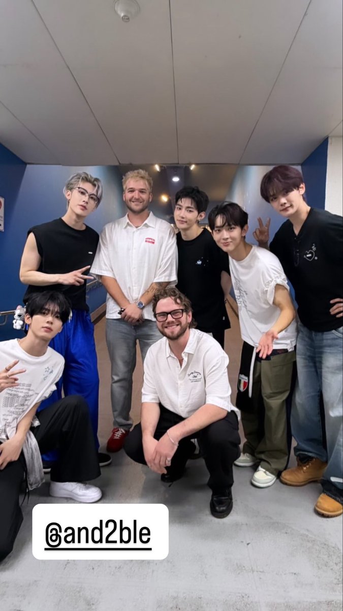 fuhaoskaru's tweet photo. and2ble with the composer of bed 🤍 https://t.co/0DTWNCF9Rx