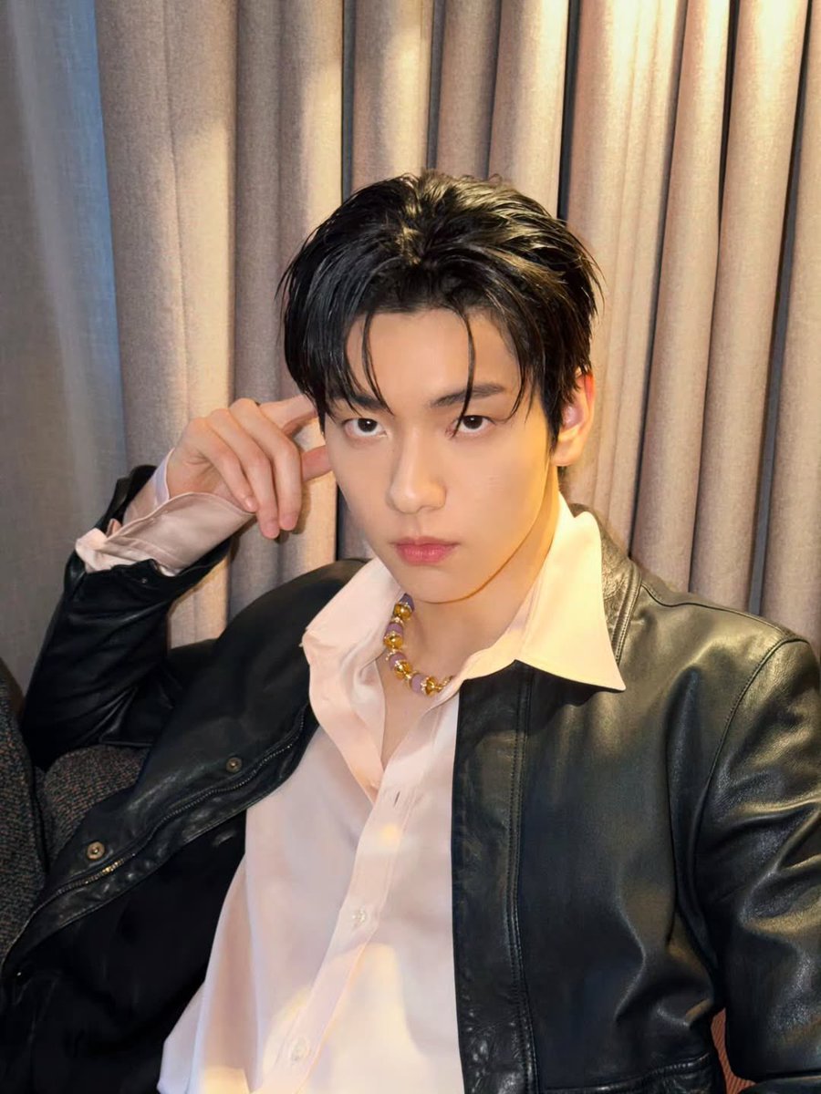 sundaecheese_'s tweet photo. ซัมชนสุ้บของน้องยูจุนหล่อขนาดนี้เลยล่ะ https://t.co/8VCpMUQWvo