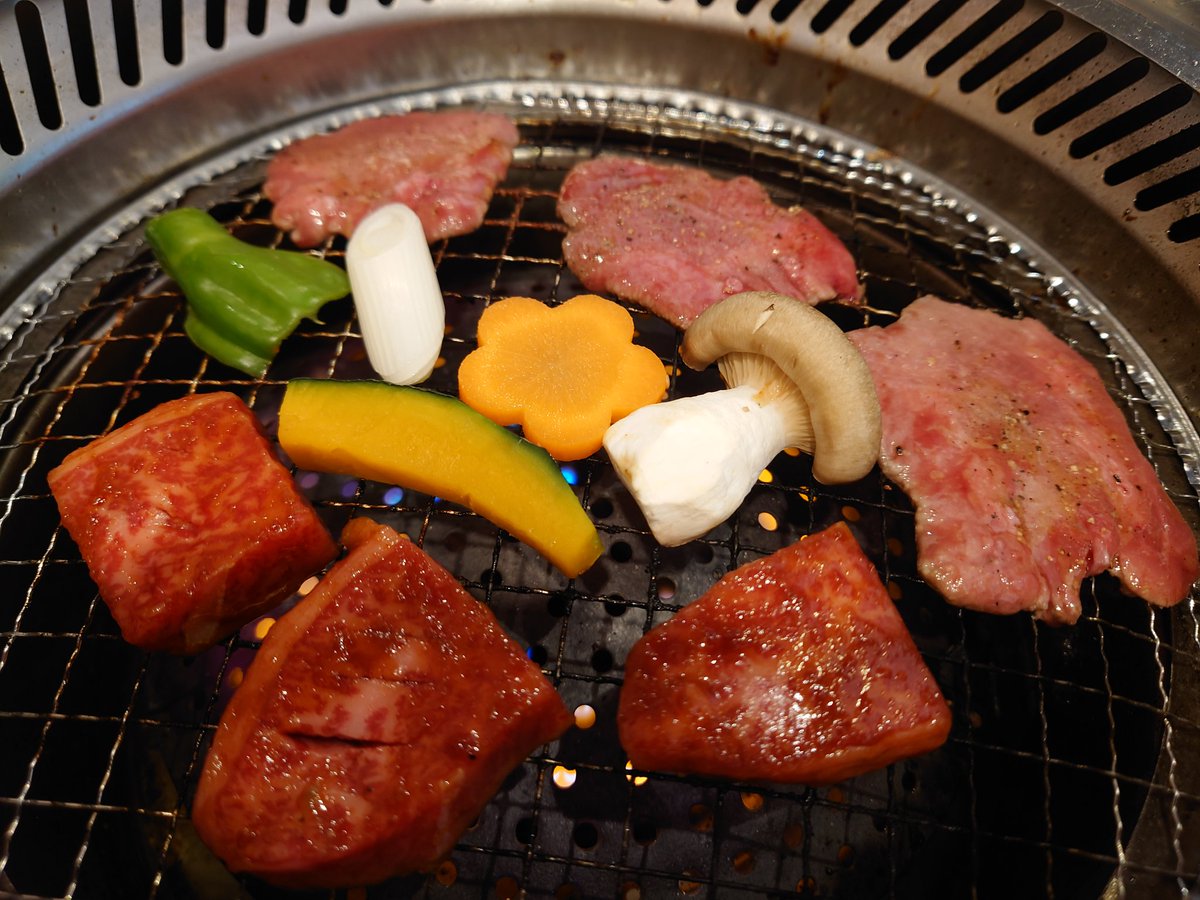 Mayone_cat's tweet photo. 先週のストレス発散の焼肉よ🙌
食べている間に会社の人から仕事の連絡ご入って病む😢
休日はやめて… https://t.co/forp7CjHOz