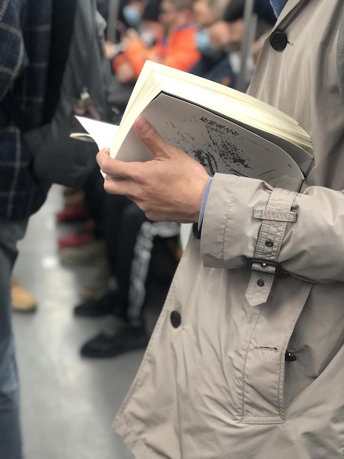 TanoRodriguez6's tweet photo. A stranger helped me pick up all my spilled books at the subway when I was in a rush and almost cried—small kindnesses make the whole day brighter ， https://t.co/SrquieJe8p