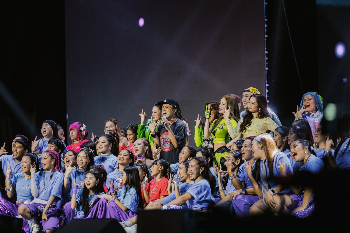 ASAPOfficial's tweet photo. The students of the Flip in egros with Jane de Leon, Kolette Madelo, Bianca de Vera and Jolina Magdangal giving us the grooves and smooth moves!

#ASAPXPVictoriasCity https://t.co/Kr2Y1Kmond