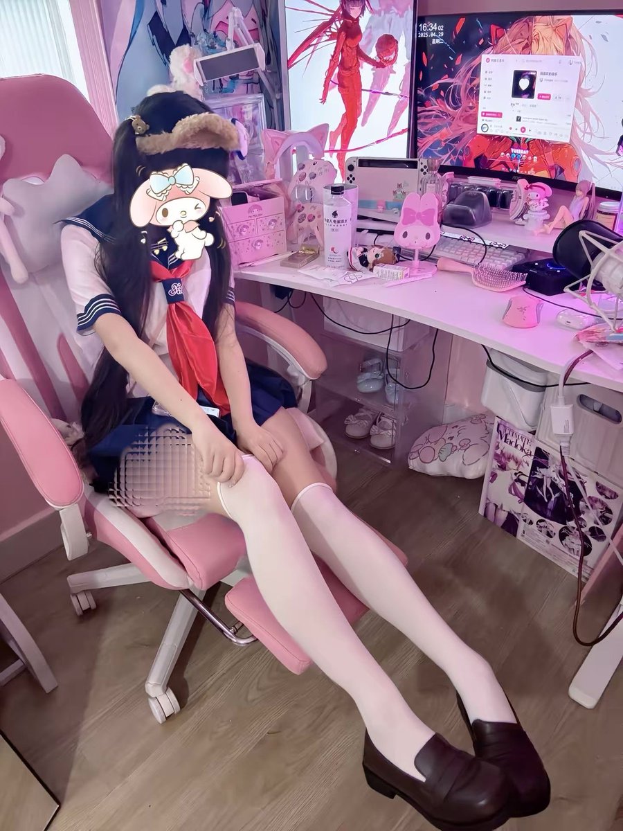 xiaotianchong4's tweet photo. 下辈子我不当主播了 我们一起好好努力工作
我每天做饭给你吃 吃完我们可以下去遛遛狗 https://t.co/X8C0KiKEXM
