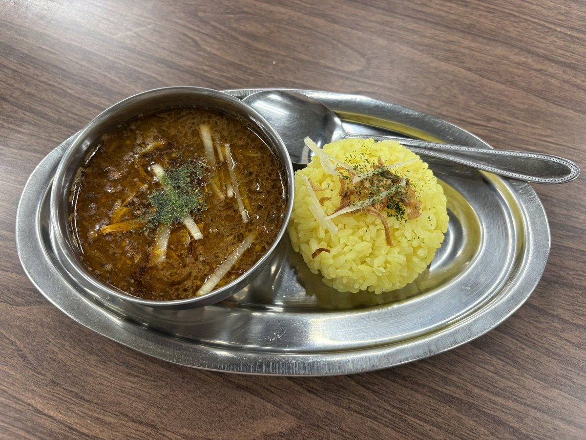 OkamotoHawk's tweet photo. 昨日は吉祥寺囲碁クラブのポカレ会に初参加して来ました。ポカレ会とはポーカーとカレーの会です。
みなさんフレンドリーで、大いに楽しめました。店長の作るカレーは絶品でした。スパイスから作られているそうです。
ポーカーの最後は全員オールインで、私がフルハウスで全員を飛ばしまた😛 https://t.co/2yYZLKKFwa