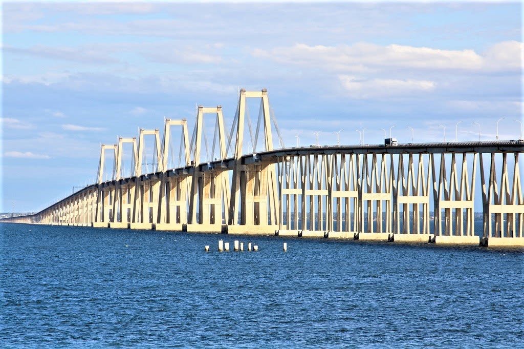 MarioBuffone70's tweet photo. PUENTE GENERAL RAFAEL URDANETA SOBRE EL LAGO DE MARACAIBO. #Zulia. Inicio: 22/8/1957 (régimen militar). Nuevo contrato: 5/12/1958 (Junta de Gobierno, Edgar Sanabria). Reinicio: 29/4/1959 e inauguración: 24/8/1962 (Rómulo Betancourt). Longitud: 8.678,6 mts. #ObrasDeLaDemocracia https://t.co/LMVh6zJIEn