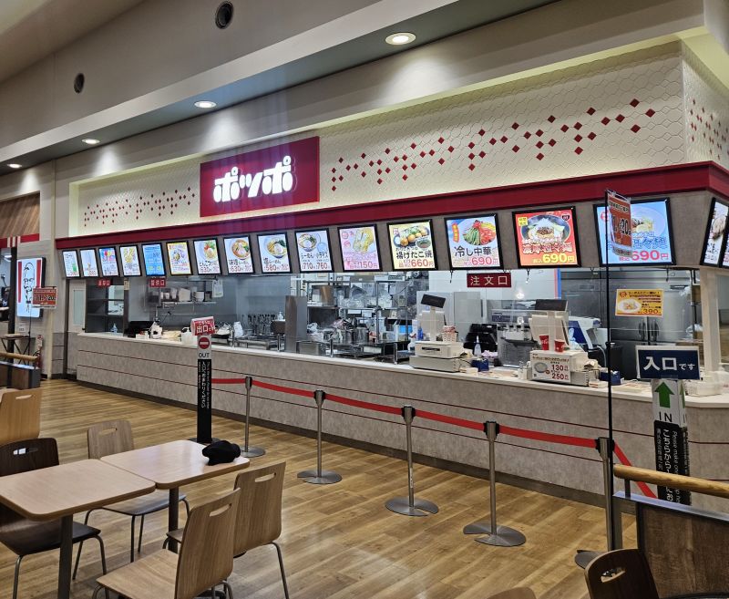 inakami_walker's tweet photo. IY津久野
田舎に良くある横に広い店舗
床が木目調で4連エスカレーターがあるのが印象的
ポッポが生き残っている https://t.co/hjVBMDAaRi