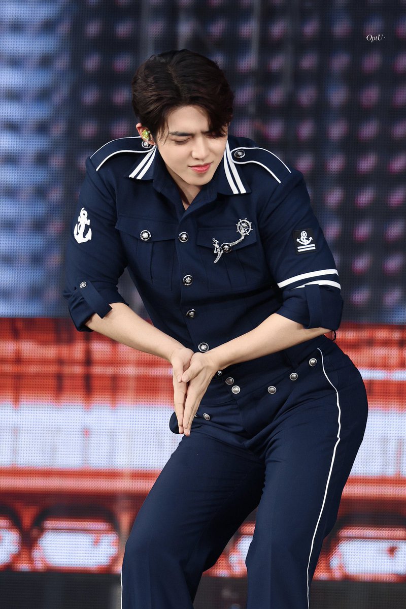 mansaecherry's tweet photo. HIPS DONT LIE https://t.co/CBNCeGgh6A