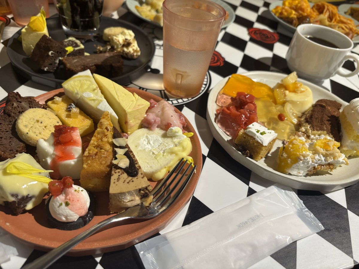 prototype_ruka's tweet photo. あふたあ！センスのないお皿！ https://t.co/Xv2nLFg2R8