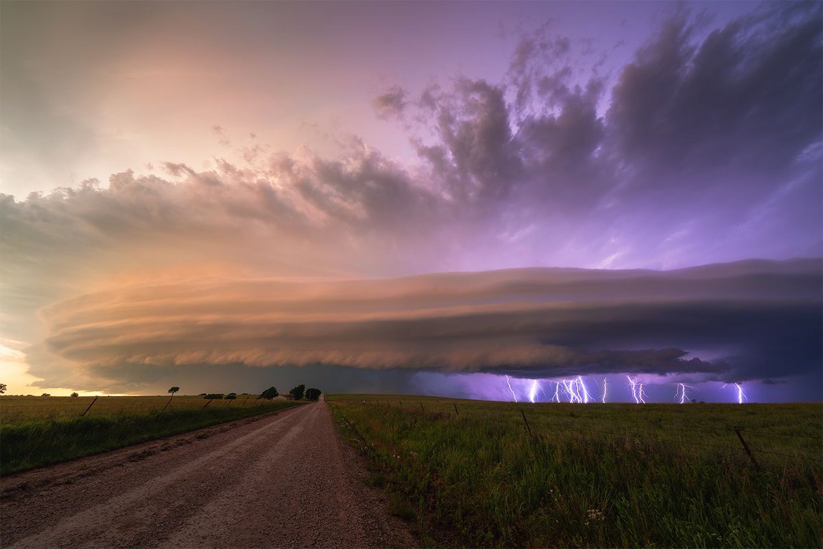 bweatherhunters's tweet photo. "The Great Wall"

The horizontal banding you see along the underside of the shelf reflects the sequential lift of multiple humid air parcels along the outflow boundary, each producing its own thin layer of conden...

EXIF @tamron_europe 17-28mm f/2.8 17mm f/8 ISO100 HDR + ND0.9* https://t.co/M7rCp2XhiR