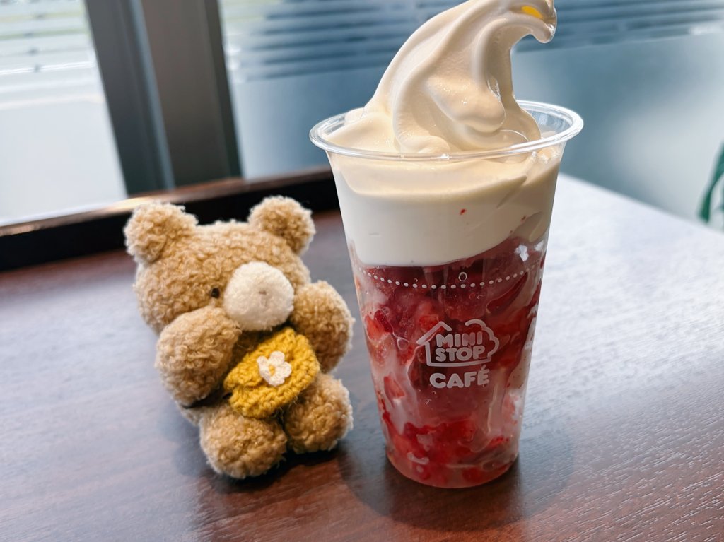 minmin_ui_'s tweet photo. ハロハロとくま🍓 https://t.co/KFLmL59JMp