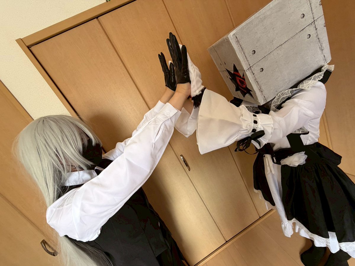 ArcShilo's tweet photo. 2人「いえーい♪」
#プティノワ写真館 #異形頭 #メイド #執事 #objecthead https://t.co/VttzUC8iEL