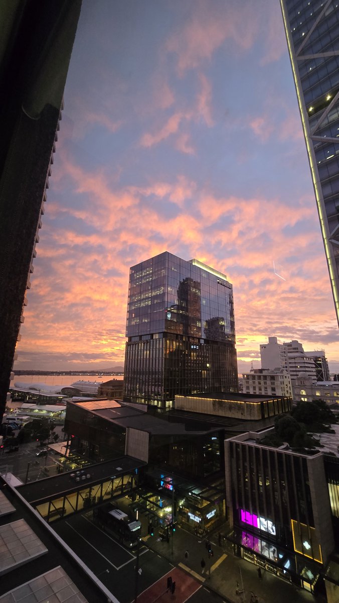 WebTaniwha's tweet photo. Love working in downtown Auckland again. #AucklandNZ https://t.co/MkiB9dbxsj