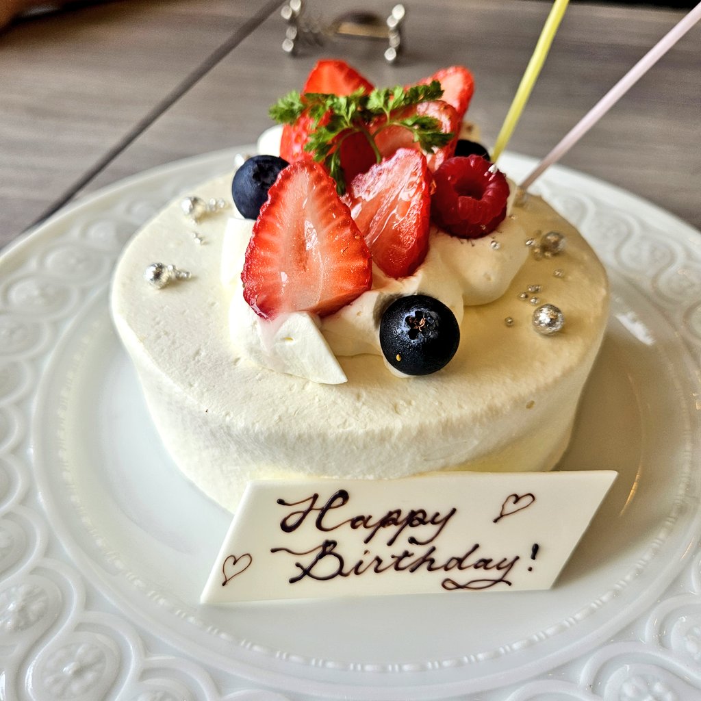 cos_taya's tweet photo. 誕生日祝ってもらった🥳 
平成プリクラも楽しかった…ね♡
ありがとう！！ https://t.co/aRlzm3TRjA