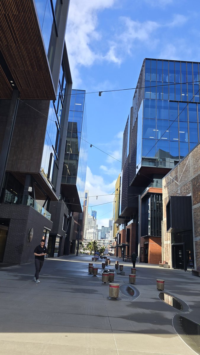 WebTaniwha's tweet photo. Love working in downtown Auckland again. #AucklandNZ https://t.co/MkiB9dbxsj