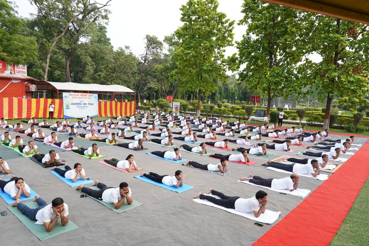 40BnSSB_INDIA's tweet photo. अंतर्राष्ट्रीय योग दिवस पर सीमान्त मुख्यालय पटना तथा 40 वी वाहिनी द्वारा सम्मिलित रूप से योग किया गया। https://t.co/eQyIoDMzN7