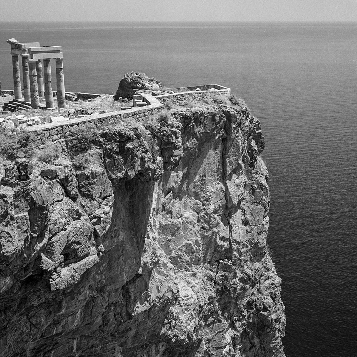 DurrellSociety's tweet photo. You come upon Lindos through a narrow gulley of rock. It is as if you had been leaning against a door leading to a poem when suddenly it swung open letting you stumble directly into the heart of it.

— Lawrence Durrell

Robert McCabe https://t.co/wRW9y4T2l3