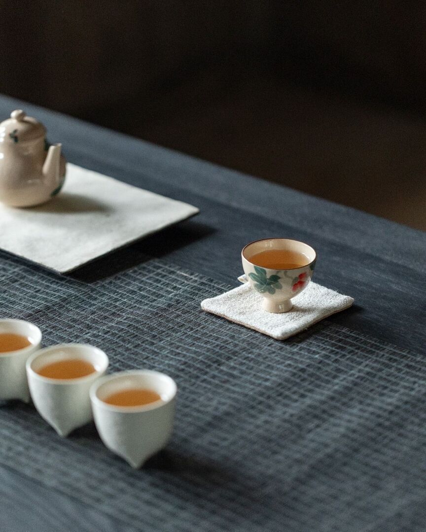 chinateaspirit's tweet photo. A timeless imperial blossom captured in a 50ml high-foot frame. 🌸✨ Hand-painted using traditional Wucai underglaze techniques, this elegant porcelain pairing cup brings a beautiful touch of classical color and joy straight to your daily gong fu sessions. https://t.co/z75kWcuUYx https://t.co/phz5W4Snd5