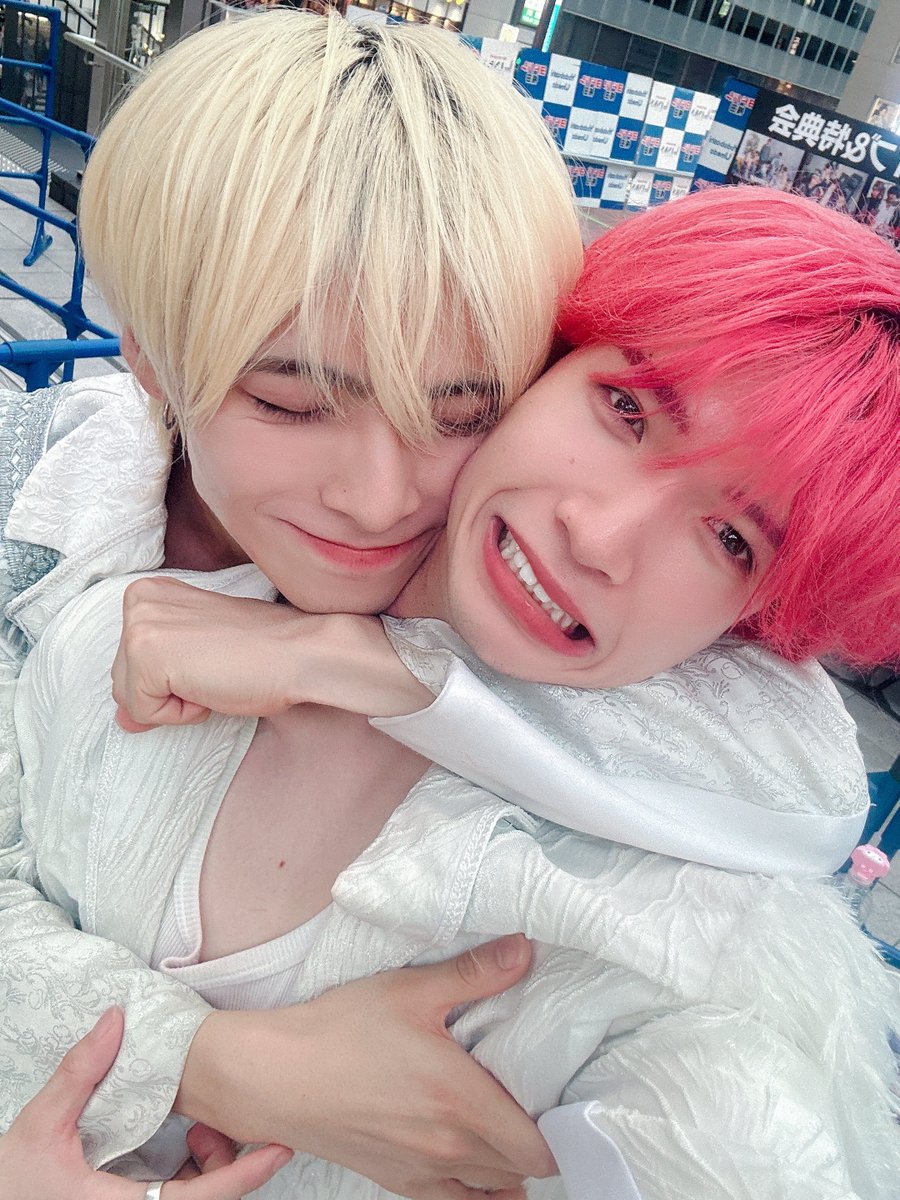 7na12se's tweet photo. 6/21 一番星みーつけた⭐️ツアーファイナル
in大阪⸌⍨⃝︎⸍一緒に駆け抜けてくれてありがとう✌️
とんでもなく素敵な景色を皆が見せてくれた😍
ほんまにほんまに幸せな気持ちでいっぱい！！！

どのツアーも忘れられない日々やったよ🫶
青のペンライト増えてくのも感じて幸せやった💭

ツアーだけで終わりじゃなくて定期公演とか
7/6のマンスリーライブに繋げていきたい🔥💪
これからも僕らの選んだ道を証明し続けるね
これからも最高のアイドルで居るからねっ❣️