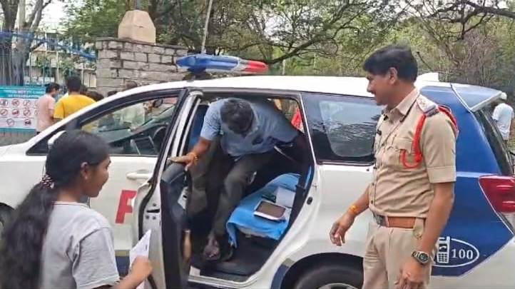 OsmaniaPolice's tweet photo. A NEET aspirant facing difficulty in reaching her exam centre at Osmania University Campus was promptly assisted by Sri. M. Mahesh, Inspector of Police, OUsity PS. She was safely transported in a patrol vehicle and reached on time for her exam. https://t.co/FF7cq24XX7