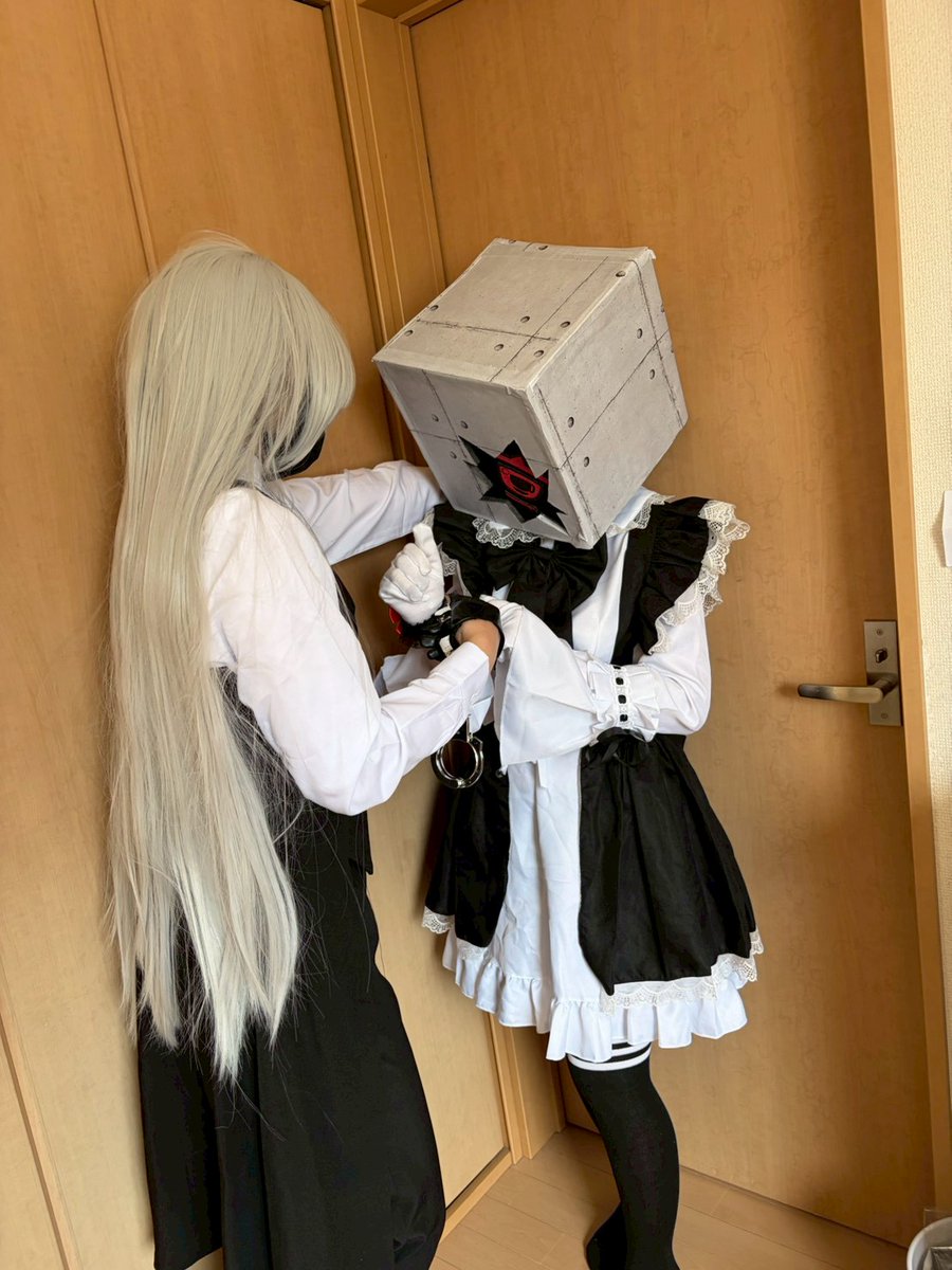 ArcShilo's tweet photo. プティ☕「?……え?…??…え???」
#異形頭 #執事 #メイド #コスプレ
#objecthead https://t.co/GfRvB7zPHF