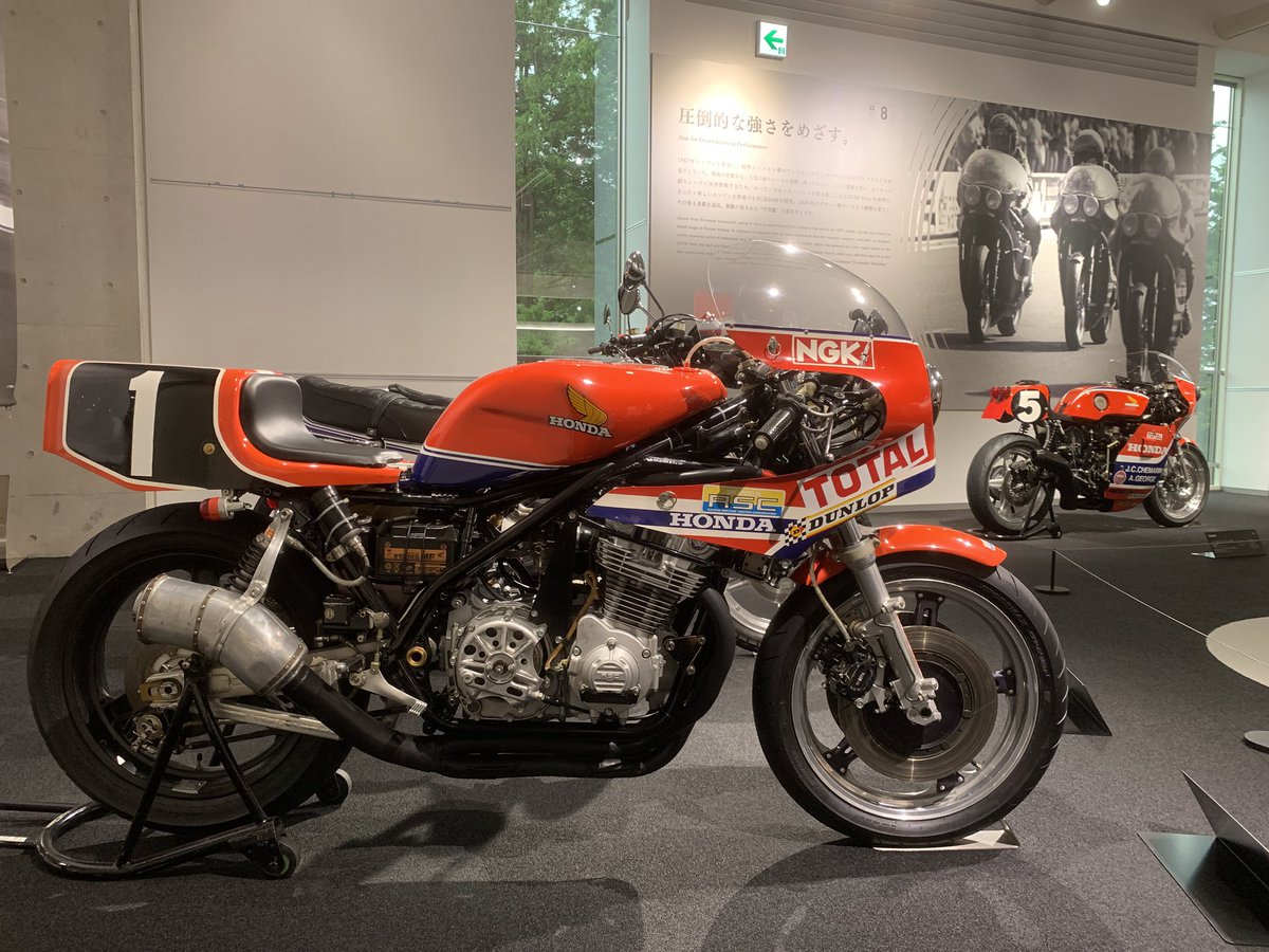 o_zpanda's tweet photo. ホンダコレクションホールへ行ってきました。(栃木県)
カッコいいバイクがいっぱ〜い置いてあって感激しました！

貴重過ぎて本物はもう手に入らないからプラモを作るぜ〜！ https://t.co/n5vMyp7EmX