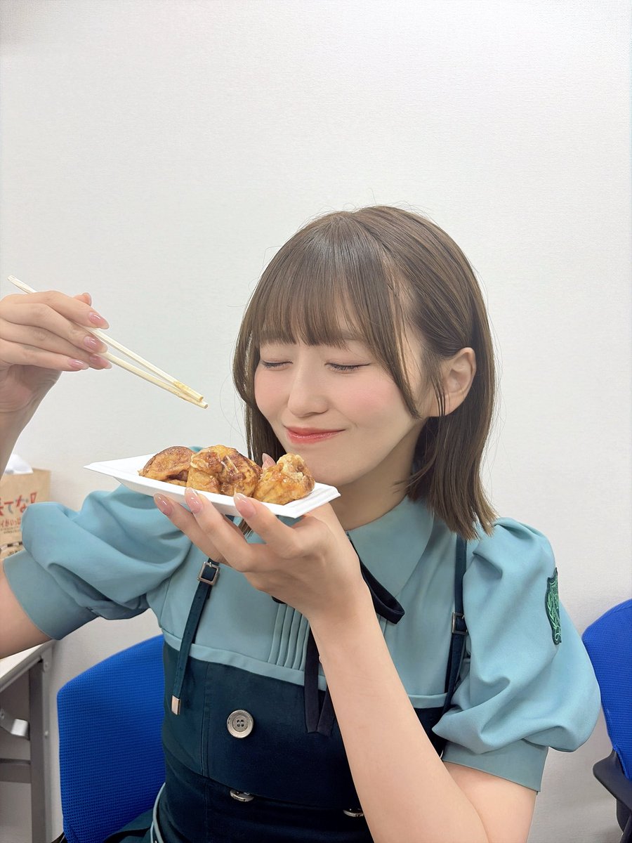 niino_fuka's tweet photo. #ミームの森 公開収録！
ありがとうございました📻✨

漫才したり、まなかを笑わせたり、
カロリー消費がすごかったけど笑
楽しかった！楽しめた？

そして5thのコンセプト楽曲メンバーに選んでいただきました！「かわいさ陰謀論」これから沢山愛されますように🎶

大阪二日間ありがとう！

#RainTree https://t.co/0iHrV9GJtZ
